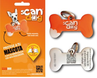 Empaque de la placa Huesito: tarjeta naranja con un chihuahua y, a un lado, la placa por sus dos caras