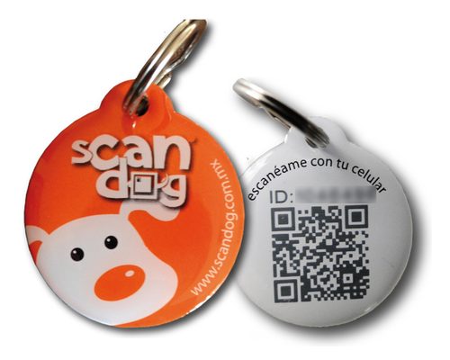 Placa Carita: círculo naranja con la carita de un perro y el logo de Scandog; al reverso, el código QR